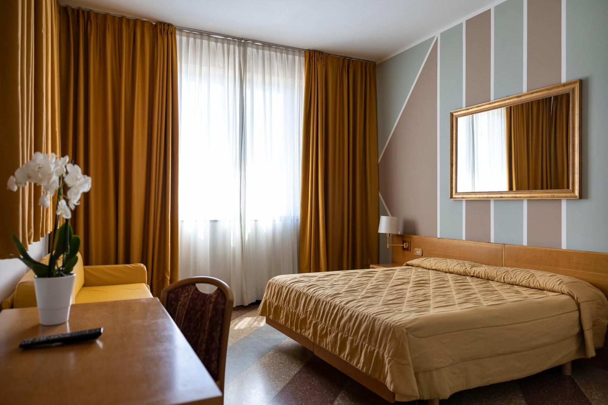 Hotel Villa Margherita Ladispoli Oda fotoğraf